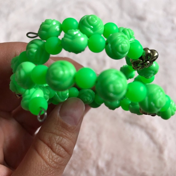 Handmade Green Rose Bracelet - Picture 3 of 5